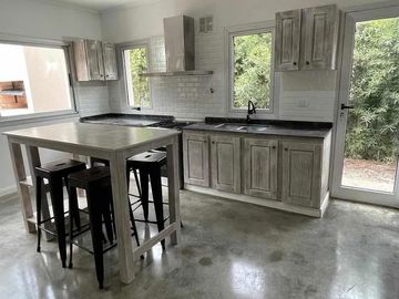 Venta Casa 5 ambientes,  San Isidro Labrador.
