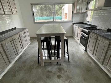 Venta Casa 5 ambientes,  San Isidro Labrador.