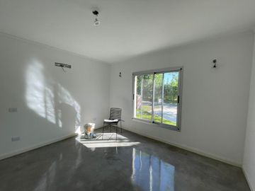 Venta Casa 5 ambientes,  San Isidro Labrador.