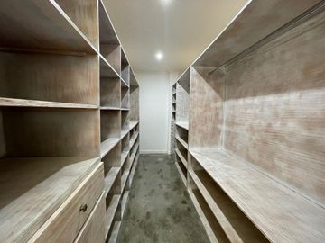 Venta Casa 5 ambientes,  San Isidro Labrador.