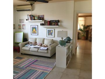 SEA Confiable Vende Casa con Piscina Y jardín en Clayton Village