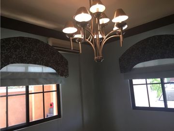 SEA Confiable Vende Casa con Piscina Y jardín en Clayton Village