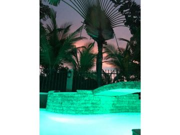 SEA Confiable Vende Casa con Piscina Y jardín en Clayton Village