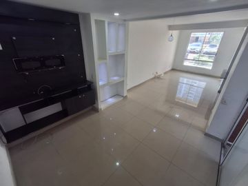 casa en arriendo en valle del lili. Cod A4396