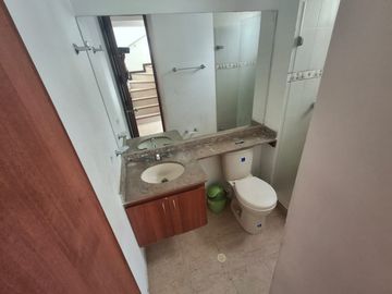 casa en arriendo en valle del lili. Cod A4396