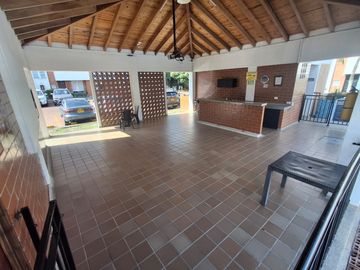 casa en arriendo en valle del lili. Cod A4396
