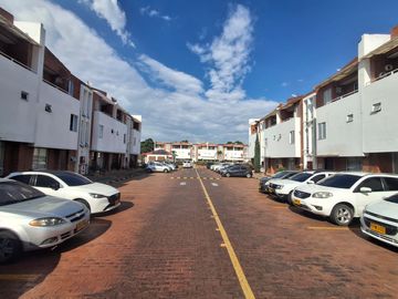 casa en arriendo en valle del lili. Cod A4396