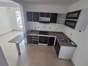 casa en arriendo en valle del lili. Cod A4396