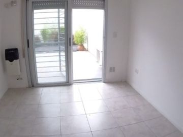 Departamento a la venta Castelar con patio, cochera y baulera