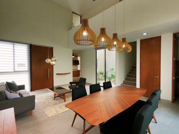CASA EN VENTA MERIDA, CHOLUL, CON ALBERCA EN PRIVADA CON AMENIDADES