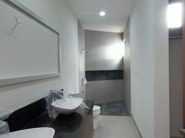 CASA EN VENTA MERIDA, CHOLUL, CON ALBERCA EN PRIVADA CON AMENIDADES