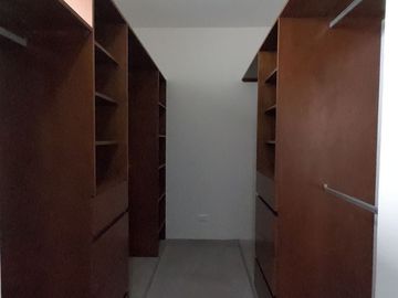CASA EN VENTA MERIDA, CHOLUL, CON ALBERCA EN PRIVADA CON AMENIDADES