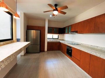 CASA EN VENTA MERIDA, CHOLUL, CON ALBERCA EN PRIVADA CON AMENIDADES