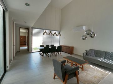 CASA EN VENTA MERIDA, CHOLUL, CON ALBERCA EN PRIVADA CON AMENIDADES