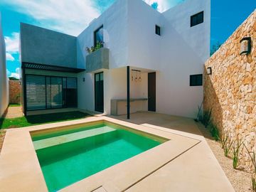 CASA EN VENTA MERIDA, CHOLUL, CON ALBERCA EN PRIVADA CON AMENIDADES