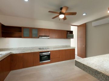 CASA EN VENTA MERIDA, CHOLUL, CON ALBERCA EN PRIVADA CON AMENIDADES