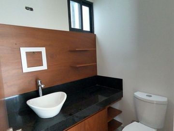 CASA EN VENTA MERIDA, CHOLUL, CON ALBERCA EN PRIVADA CON AMENIDADES