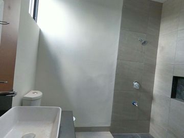 CASA EN VENTA MERIDA, CHOLUL, CON ALBERCA EN PRIVADA CON AMENIDADES