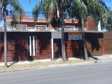 CASA Y DEPTO. SOBRE 2 LOTES