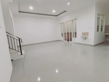 Rumah Baru Gress di Gayung Kebonsari Tinggal 1 Unit Buruan