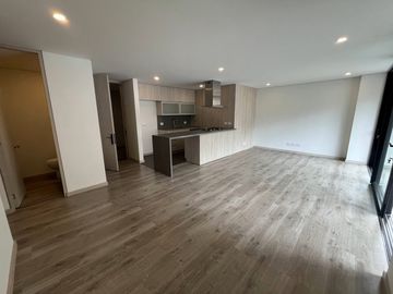 apartamento en venta en el poblado. Cod V121133407