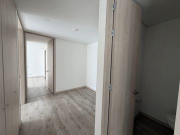 apartamento en venta en el poblado. Cod V121133407