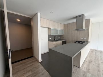 apartamento en venta en el poblado. Cod V121133407