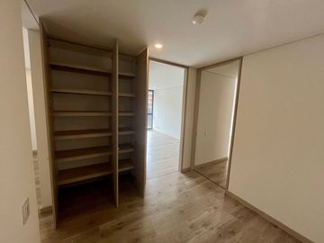 apartamento en venta en el poblado. Cod V121133407