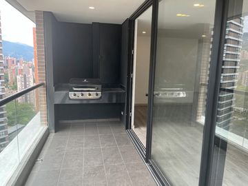 apartamento en venta en el poblado. Cod V121133407