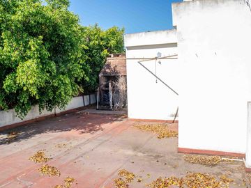 Casa de 3 ambientes con cochera en venta en Munro