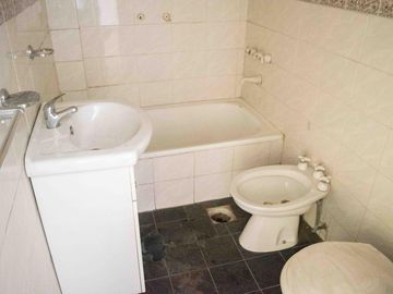Casa de 3 ambientes con cochera en venta en Munro