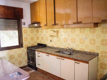 Casa de 3 ambientes con cochera en venta en Munro