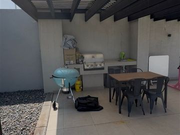 Duplex con gran terraza , sector con gran conectividad