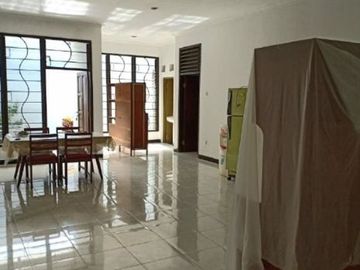 Rumah kantor Jln JEMURSARI Hdp Barat Laut ada AC & water heater, Strategis