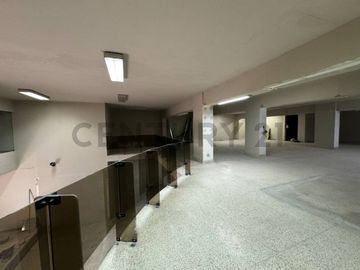 EDIFICIO COMERCIAL 6 PISOS EN AV. NICOLÁS DE PIÉROLA (CENTRO DE LIMA)