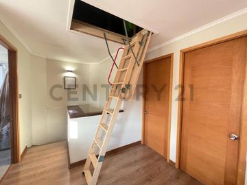 Se arrienda linda y cómoda casa en Chicureo