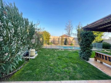 Se arrienda linda y cómoda casa en Chicureo