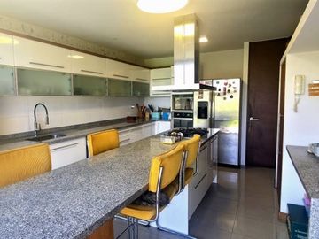 Departamento en venta de 4 dorm. En Huinganal Lo Barnechea