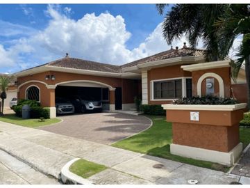 Casa en costa sur amoblada con acabados de lujo (AA)