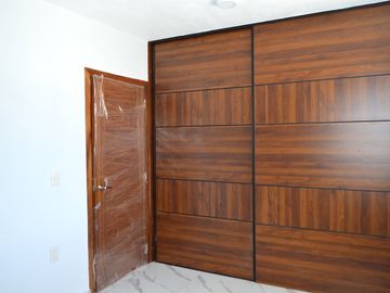 Casa con recámara en planta baja en coto Argenta, Zapopan