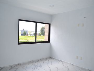 Casa con recámara en planta baja en coto Argenta, Zapopan