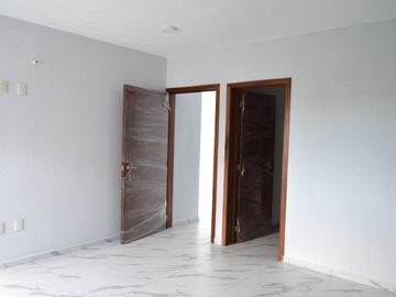 Casa con recámara en planta baja en coto Argenta, Zapopan