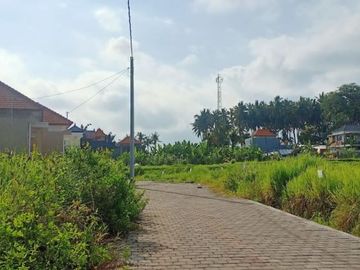 RUMAH CANTIK DESAIN MINIMALIS DI GIANYAR KAWASAN RAMAI