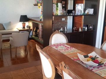 OPORTUNIDAD! ESPECTACULAR CASA 7 AMB, 270 M2 CON PISCINA, POOL HOUSE, JARDIN, QUINCHO ITUZANGO/CASTELAR