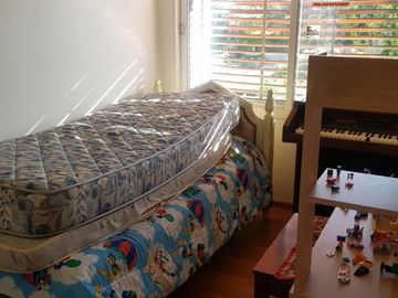 OPORTUNIDAD! ESPECTACULAR CASA 7 AMB, 270 M2 CON PISCINA, POOL HOUSE, JARDIN, QUINCHO ITUZANGO/CASTELAR