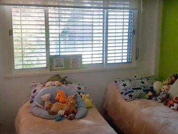 OPORTUNIDAD! ESPECTACULAR CASA 7 AMB, 270 M2 CON PISCINA, POOL HOUSE, JARDIN, QUINCHO ITUZANGO/CASTELAR