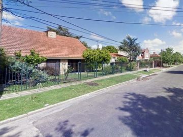 OPORTUNIDAD! ESPECTACULAR CASA 7 AMB, 270 M2 CON PISCINA, POOL HOUSE, JARDIN, QUINCHO ITUZANGO/CASTELAR