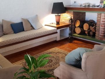 OPORTUNIDAD! ESPECTACULAR CASA 7 AMB, 270 M2 CON PISCINA, POOL HOUSE, JARDIN, QUINCHO ITUZANGO/CASTELAR