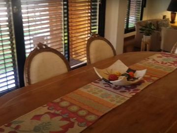 OPORTUNIDAD! ESPECTACULAR CASA 7 AMB, 270 M2 CON PISCINA, POOL HOUSE, JARDIN, QUINCHO ITUZANGO/CASTELAR