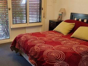 OPORTUNIDAD! ESPECTACULAR CASA 7 AMB, 270 M2 CON PISCINA, POOL HOUSE, JARDIN, QUINCHO ITUZANGO/CASTELAR